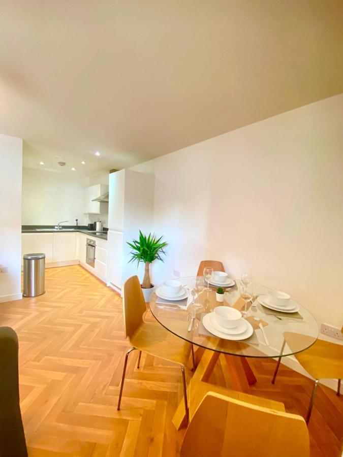 2 Double Beds Or 4 Singles, 2 Bathrooms, Free Parking, Smart Tv'S, Close To Gunwharf Quays, Beach & Historic Dockyard Портсмут Екстер'єр фото