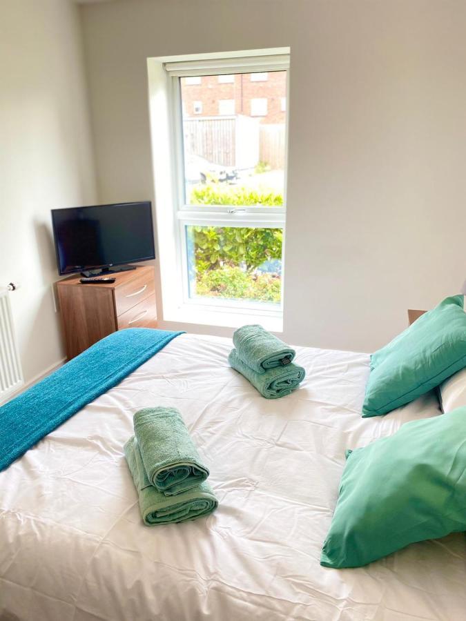 2 Double Beds Or 4 Singles, 2 Bathrooms, Free Parking, Smart Tv'S, Close To Gunwharf Quays, Beach & Historic Dockyard Портсмут Екстер'єр фото