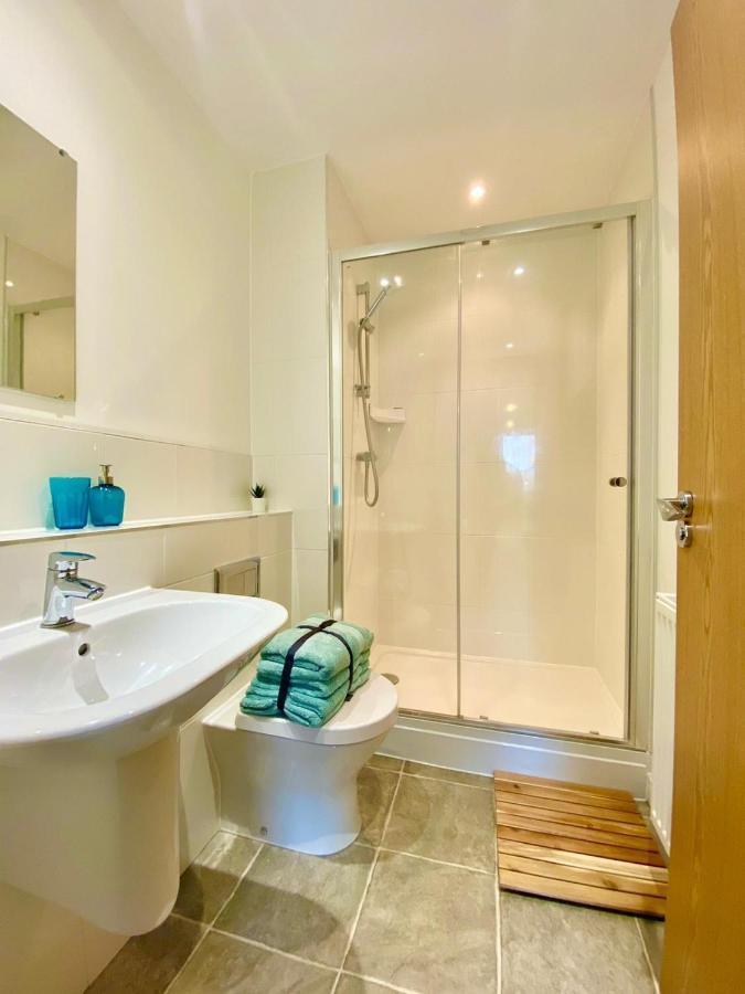 2 Double Beds Or 4 Singles, 2 Bathrooms, Free Parking, Smart Tv'S, Close To Gunwharf Quays, Beach & Historic Dockyard Портсмут Екстер'єр фото