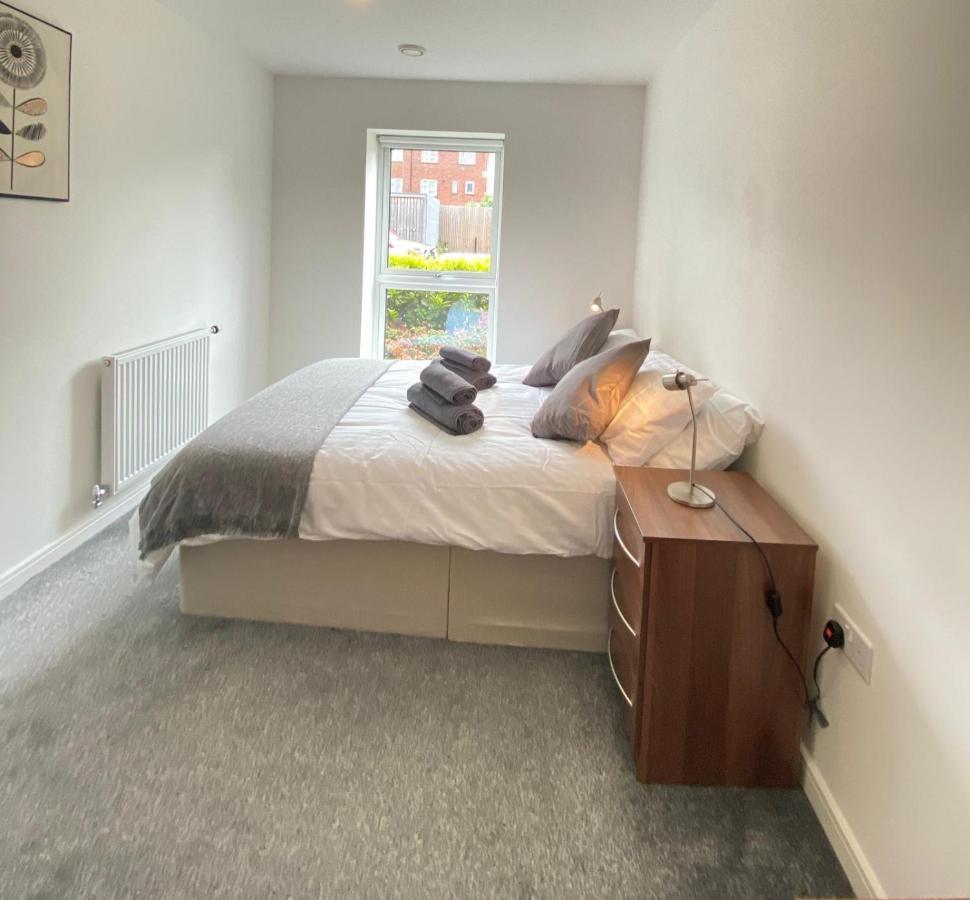 2 Double Beds Or 4 Singles, 2 Bathrooms, Free Parking, Smart Tv'S, Close To Gunwharf Quays, Beach & Historic Dockyard Портсмут Екстер'єр фото