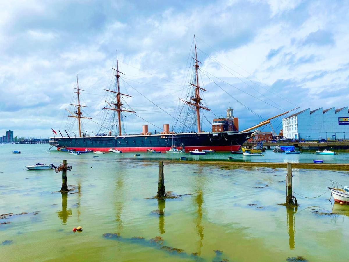 2 Double Beds Or 4 Singles, 2 Bathrooms, Free Parking, Smart Tv'S, Close To Gunwharf Quays, Beach & Historic Dockyard Портсмут Екстер'єр фото
