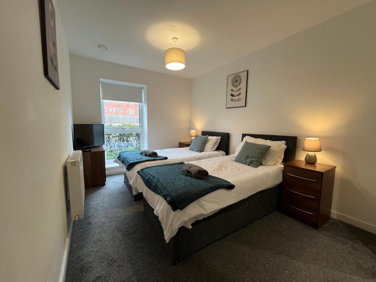 2 Double Beds Or 4 Singles, 2 Bathrooms, Free Parking, Smart Tv'S, Close To Gunwharf Quays, Beach & Historic Dockyard Портсмут Екстер'єр фото
