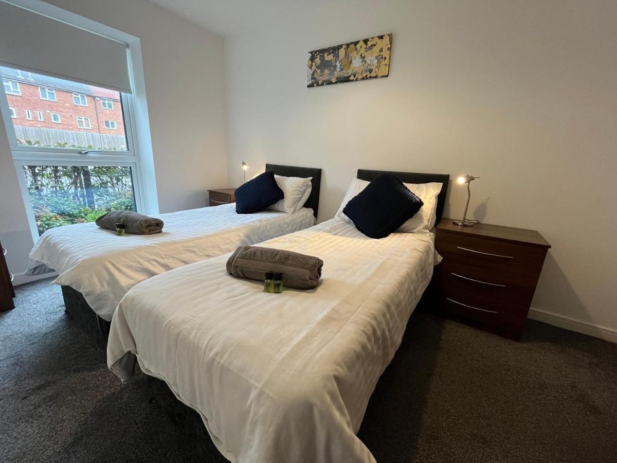 2 Double Beds Or 4 Singles, 2 Bathrooms, Free Parking, Smart Tv'S, Close To Gunwharf Quays, Beach & Historic Dockyard Портсмут Екстер'єр фото