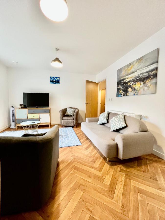 2 Double Beds Or 4 Singles, 2 Bathrooms, Free Parking, Smart Tv'S, Close To Gunwharf Quays, Beach & Historic Dockyard Портсмут Екстер'єр фото