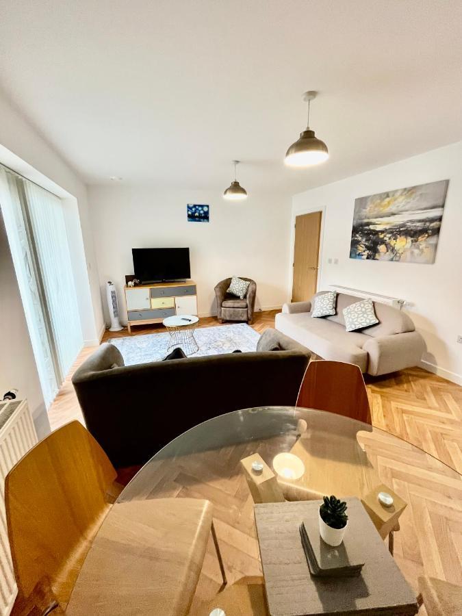 2 Double Beds Or 4 Singles, 2 Bathrooms, Free Parking, Smart Tv'S, Close To Gunwharf Quays, Beach & Historic Dockyard Портсмут Екстер'єр фото