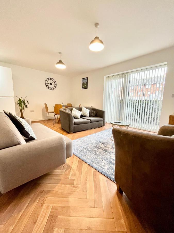 2 Double Beds Or 4 Singles, 2 Bathrooms, Free Parking, Smart Tv'S, Close To Gunwharf Quays, Beach & Historic Dockyard Портсмут Екстер'єр фото